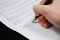 Czym różni się akt notarialny od poświadczenia dziedziczenia?